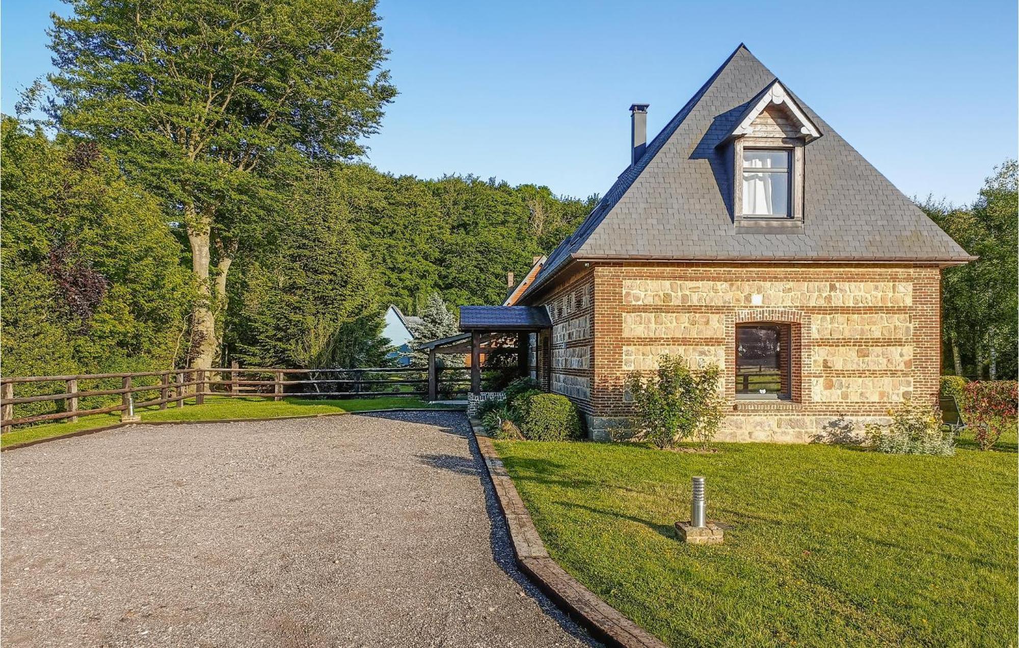Stunning Home In Paluel With Wifi Bagian luar foto