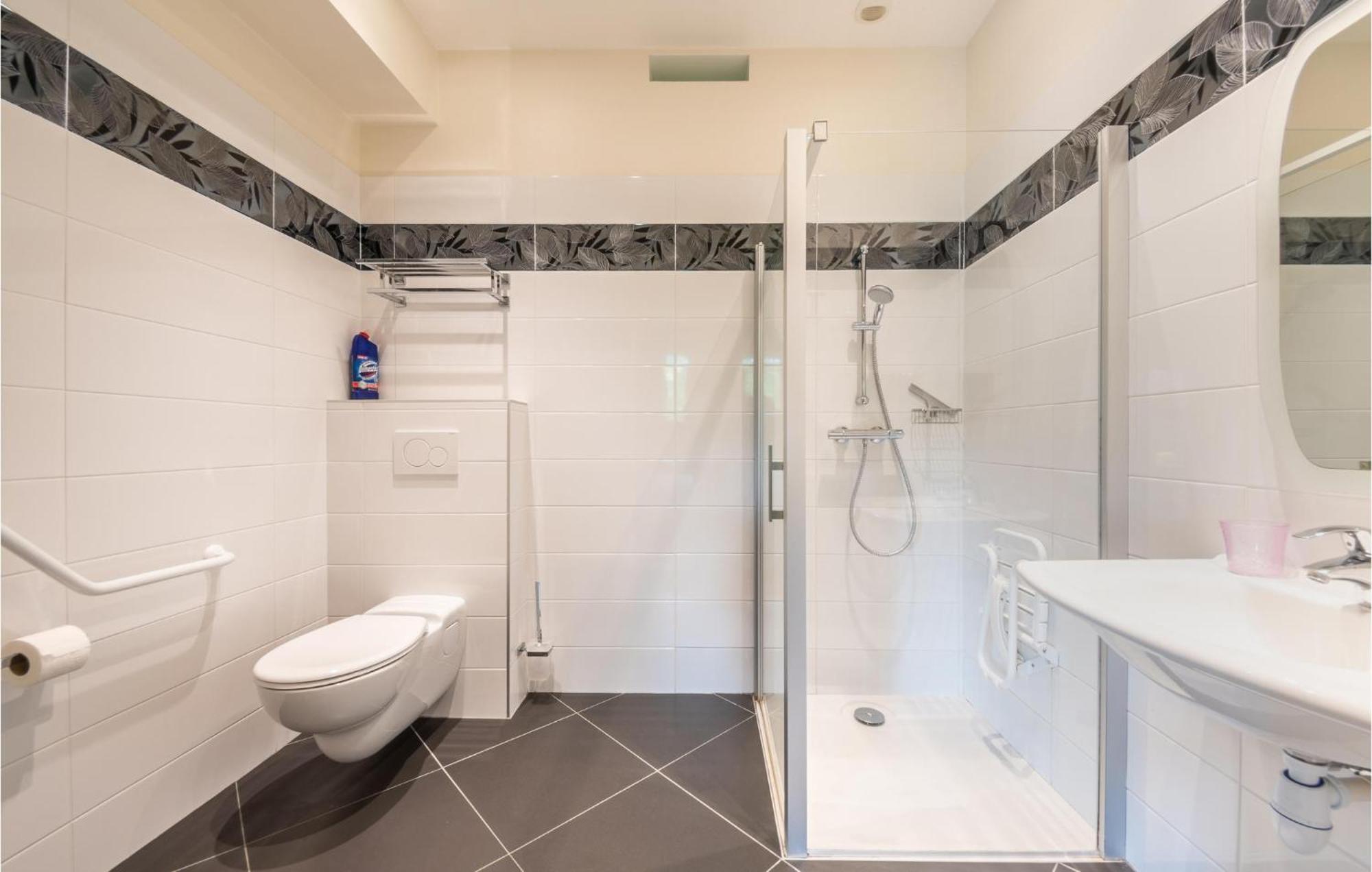 Stunning Home In Paluel With Wifi Bagian luar foto
