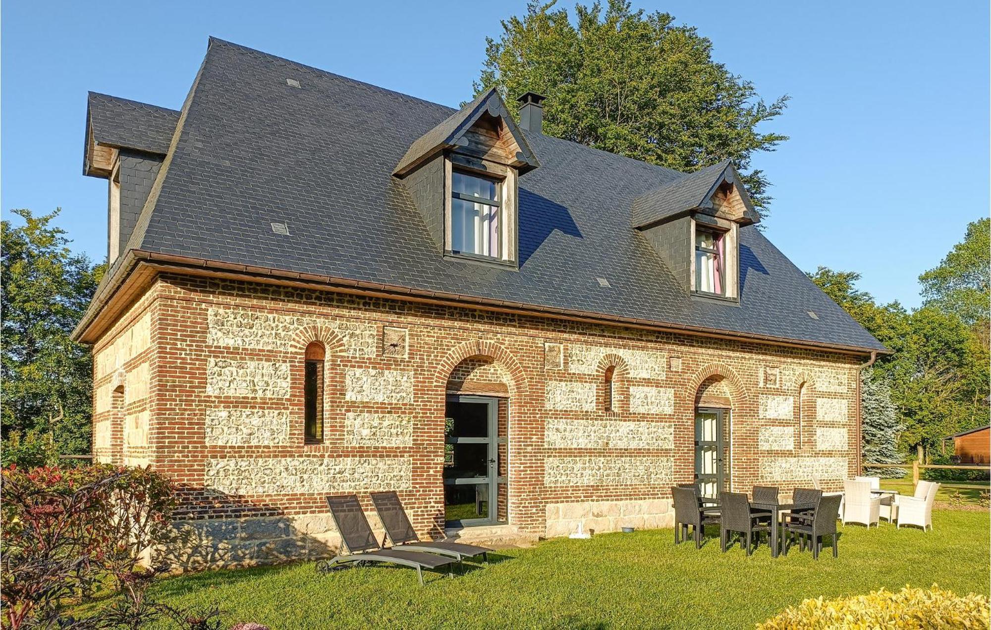 Stunning Home In Paluel With Wifi Bagian luar foto